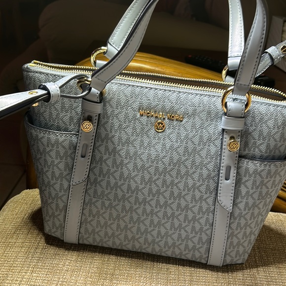 Michael Kors Handbags - NWT Michael Kors purse short & long strap..